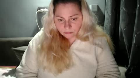 Snapshot of candycream74 chatting on October 6, 9:19 pm Laura online show from October 6, 9:19 pm