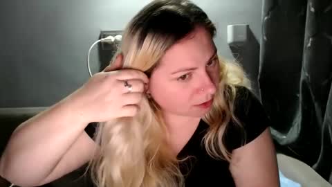 Snapshot of candycream74 chatting on September 28, 8:58 pm Laura online show from September 28, 8:58 pm