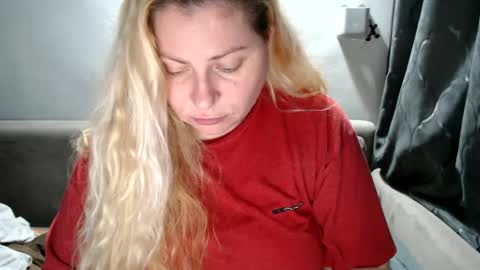 Snapshot of candycream74 chatting on February 24, 2:17 am Laura online show from February 24, 2:17 am