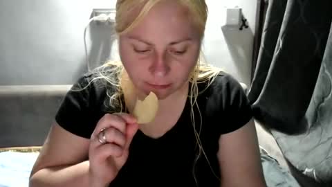 Snapshot of candycream74 chatting on March 8, 7:18 pm Laura online show from March 8, 7:18 pm