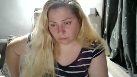 Snapshot of candycream74 chatting on February 13, 10:43 pm Laura online show from February 13, 10:43 pm