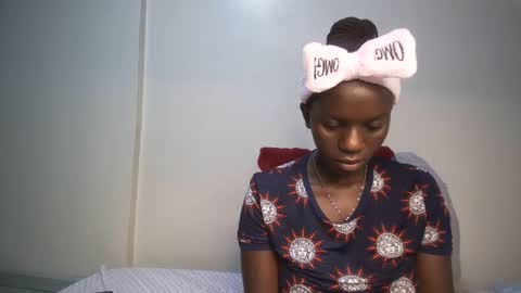 Snapshot of candycurly_ chatting on February 11, 12:15 pm candycurly_ online show from February 11, 12:15 pm