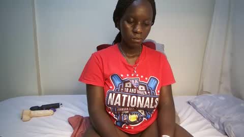 Snapshot of candycurly_ chatting on February 13, 1:15 pm candycurly_ online show from February 13, 1:15 pm