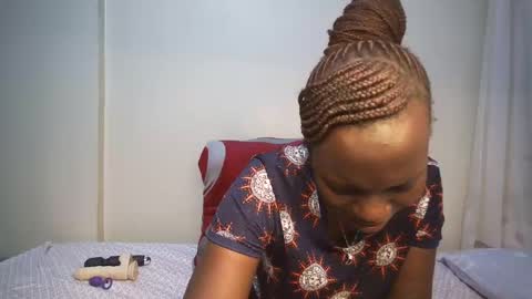 Snapshot of candycurly_ chatting on February 10, 11:36 am candycurly_ online show from February 10, 11:36 am