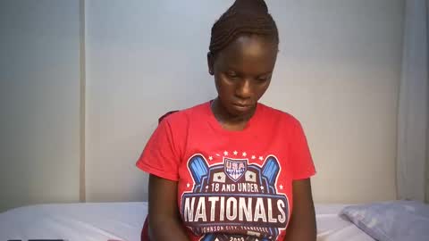 Snapshot of candycurly_ chatting on February 13, 1:50 am candycurly_ online show from February 13, 1:50 am