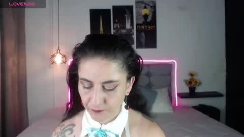 candydiamond_ online show from March 7, 7:49 pm