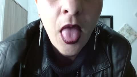 candydiamond_ online show from February 27, 1:28 pm