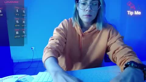 Snapshot of candydowson1 chatting on February 19, 9:17 am Candy Dowson online show from February 19, 9:17 am