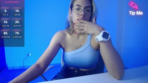 Snapshot of candydowson1 chatting on January 29, 10:27 am Candy Dowson online show from January 29, 10:27 am