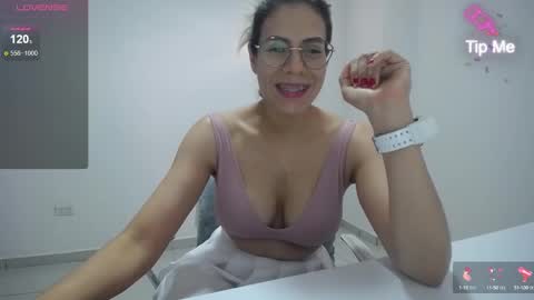 Snapshot of candydowson1 chatting on February 6, 10:21 pm Candy Dowson online show from February 6, 10:21 pm