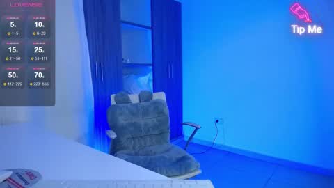 Snapshot of candydowson1 chatting on February 21, 10:37 pm Candy Dowson online show from February 21, 10:37 pm