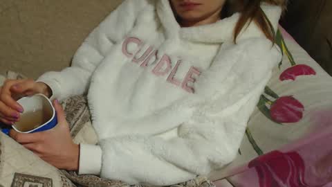 Snapshot of candylady13 chatting on December 14, 10:50 pm say meow and send tips online show from December 14, 10:50 pm