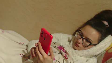 Snapshot of candylady13 chatting on March 6, 6:59 pm say meow and send tips online show from March 6, 6:59 pm