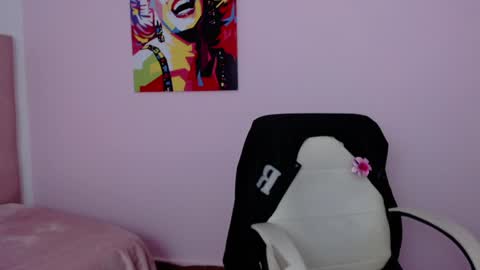C A N D Y online show from February 8, 1:54 pm