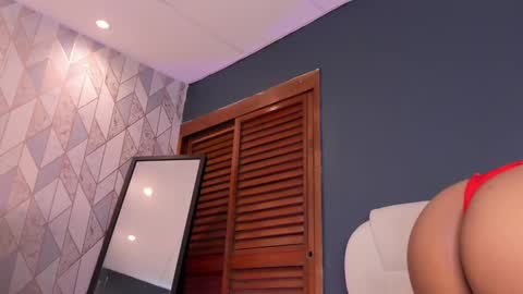 Snapshot of candyy_love1 chatting on January 22, 1:00 pm candyy_love1 online show from January 22, 1:00 pm
