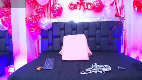 Snapshot of canela_osadaa_ chatting on February 13, 12:00 pm Aura online show from February 13, 12:00 pm