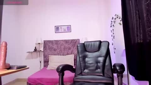 canelaa___ online show from December 22, 2:20 pm