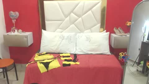 Canela online show from October 27, 7:30 pm