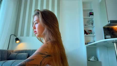 Snapshot of canikissyou_ chatting on September 17, 1:14 am Caroline online show from September 17, 1:14 am