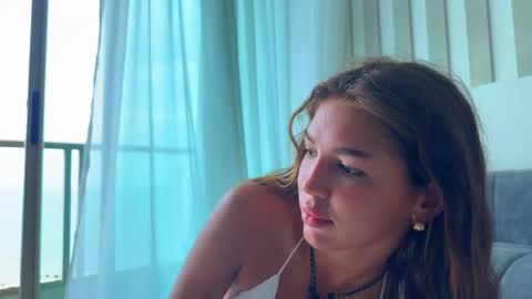 Snapshot of canikissyou_ chatting on September 25, 1:15 am Caroline online show from September 25, 1:15 am