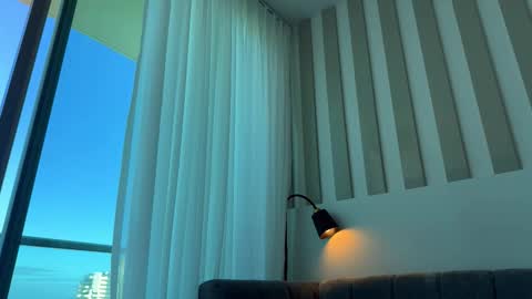 Snapshot of canikissyou_ chatting on September 21, 1:15 am Caroline online show from September 21, 1:15 am