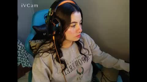 cara890713 online show from January 3, 8:22 pm