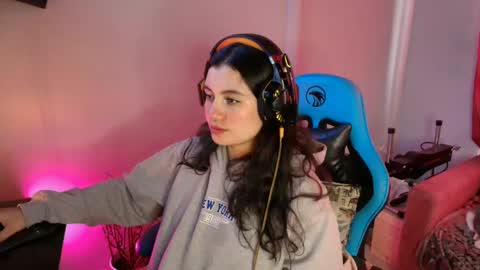 cara890713 online show from March 3, 8:39 pm