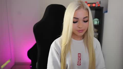 Camilla online show from November 24, 2:30 pm