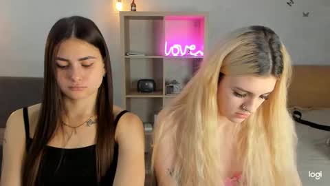 caressyourself online show from December 28, 6:18 pm