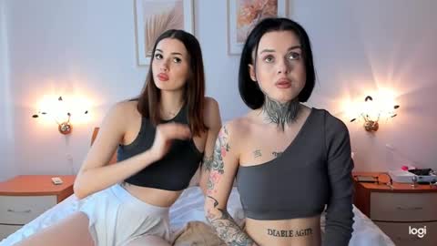 caressyourself online show from January 9, 8:13 am