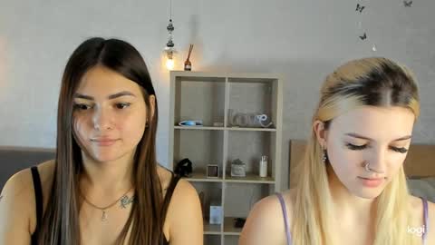caressyourself online show from December 26, 8:39 am