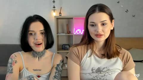 caressyourself online show from December 29, 8:11 am