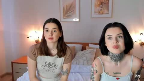 caressyourself online show from January 4, 8:17 am