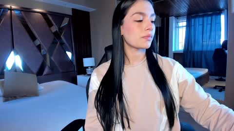 Carina online show from December 18, 11:45 am