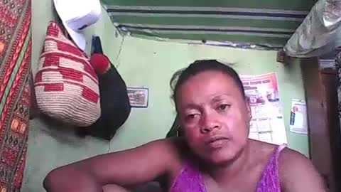 Snapshot of carinesexy69 chatting on January 18, 8:31 am carinesexy69 online show from January 18, 8:31 am