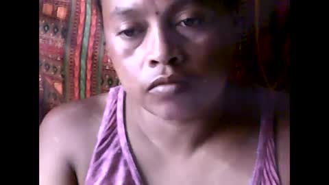 Snapshot of carinesexy69 chatting on February 8, 9:35 am carinesexy69 online show from February 8, 9:35 am