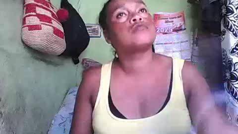 Snapshot of carinesexy69 chatting on January 31, 9:59 am carinesexy69 online show from January 31, 9:59 am