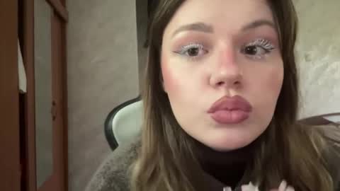 Lesly online show from April 24, 12:30 pm