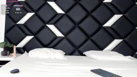    online show from December 5, 1:34 pm