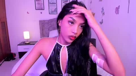 Snapshot of carley_lux chatting on October 21, 3:27 pm carley lux online show from October 21, 3:27 pm