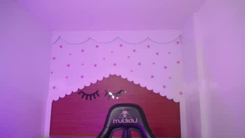 Snapshot of carlie_mayer chatting on September 19, 2:54 am CARLYE online show from September 19, 2:54 am