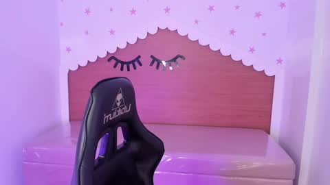 Snapshot of carlie_mayer chatting on September 16, 2:52 am CARLYE online show from September 16, 2:52 am