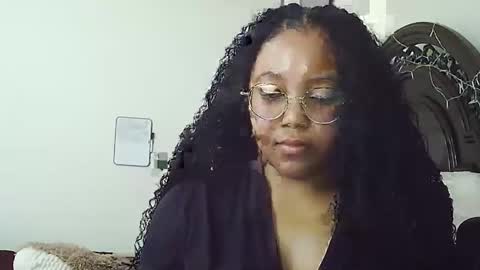 CARAMEL xoxo online show from February 10, 4:43 pm