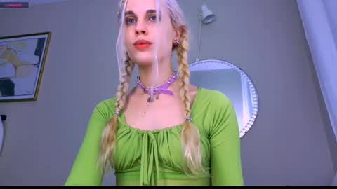 Snapshot of carmen__crybaby chatting on September 15, 1:58 am carmen__crybaby online show from September 15, 1:58 am