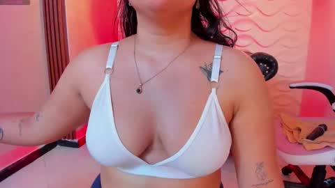 Snapshot of caro_sexyhot chatting on October 16, 12:13 am carolina online show from October 16, 12:13 am