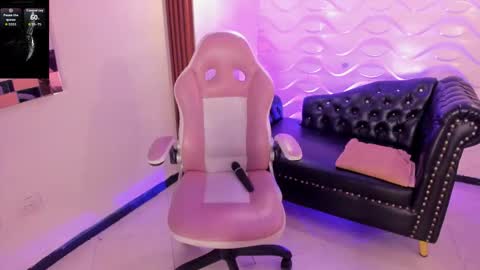 Snapshot of caro_sexyhot chatting on October 17, 2:15 am carolina online show from October 17, 2:15 am