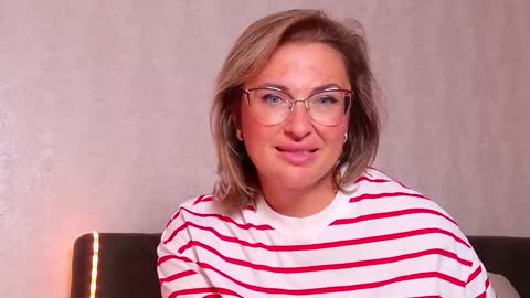 CaroJhones online show from September 18, 9:52 am