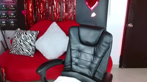 Snapshot of carolaine69_ chatting on February 11, 3:29 pm Caroline online show from February 11, 3:29 pm