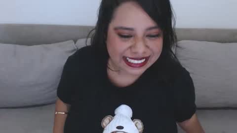 Caroling online show from April 4, 6:07 pm