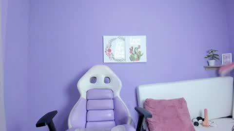 Snapshot of carolina_latinlady chatting on February 27, 8:39 am Carolina online show from February 27, 8:39 am